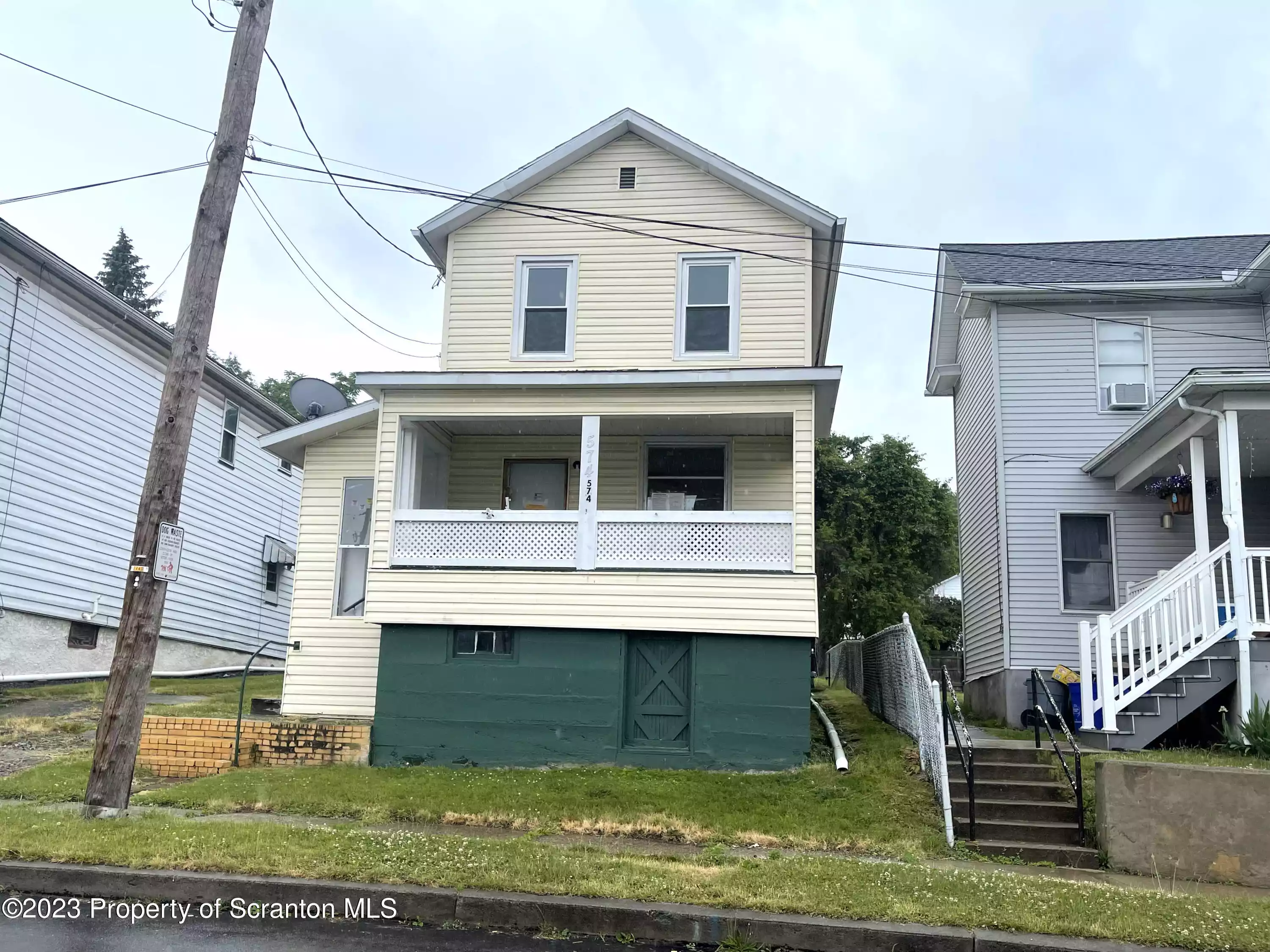 574 Cherry Street, Edwardsville, Pennsylvania 18704, 7 Rooms Rooms,2 BathroomsBathrooms,Residential,For Sale,Cherry,GSB232527