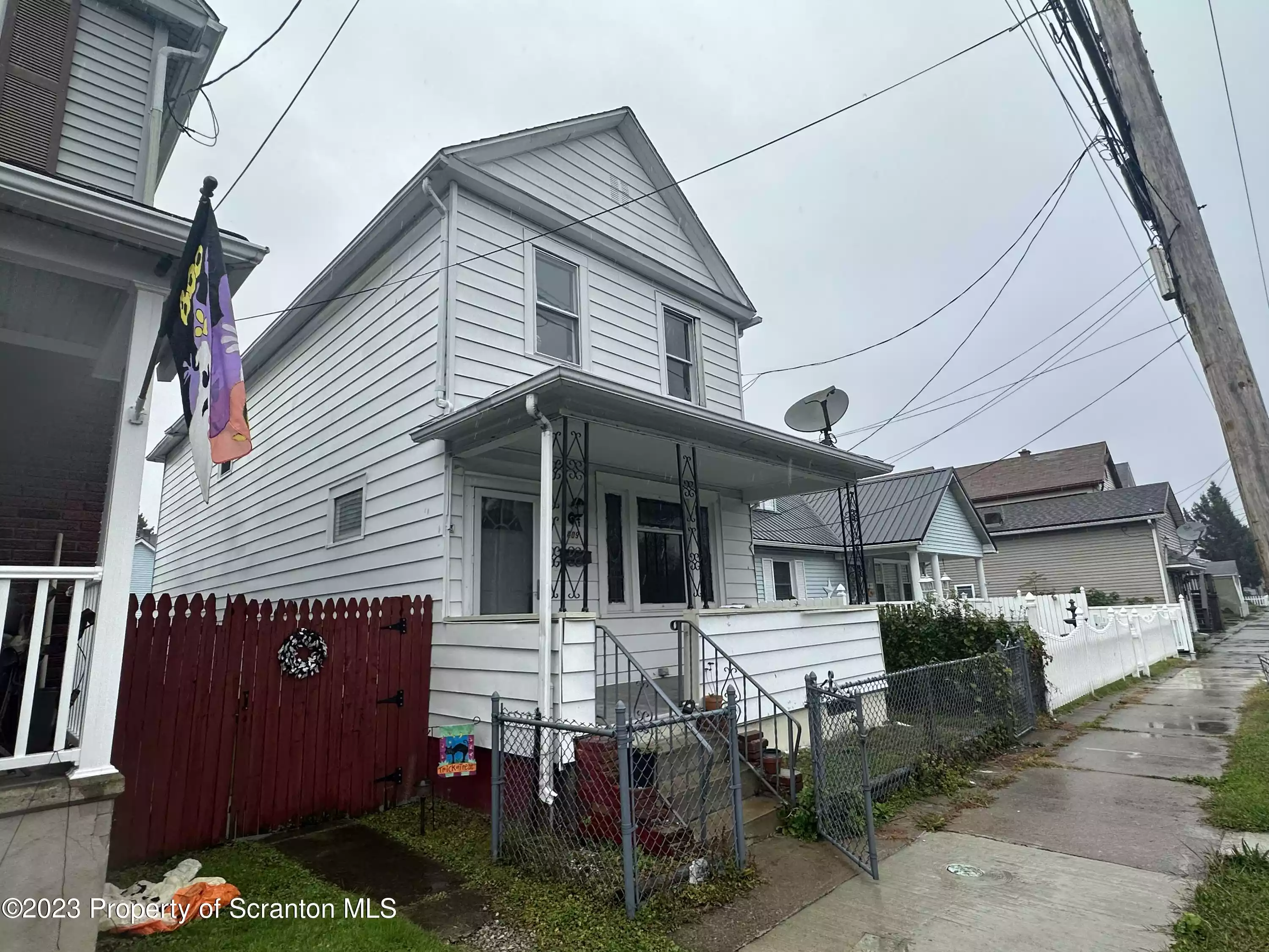 409 South Empire Street, Wilkes-Barre, Pennsylvania 18702, 7 Rooms Rooms,2 BathroomsBathrooms,Residential,For Sale,South Empire,GSB234528