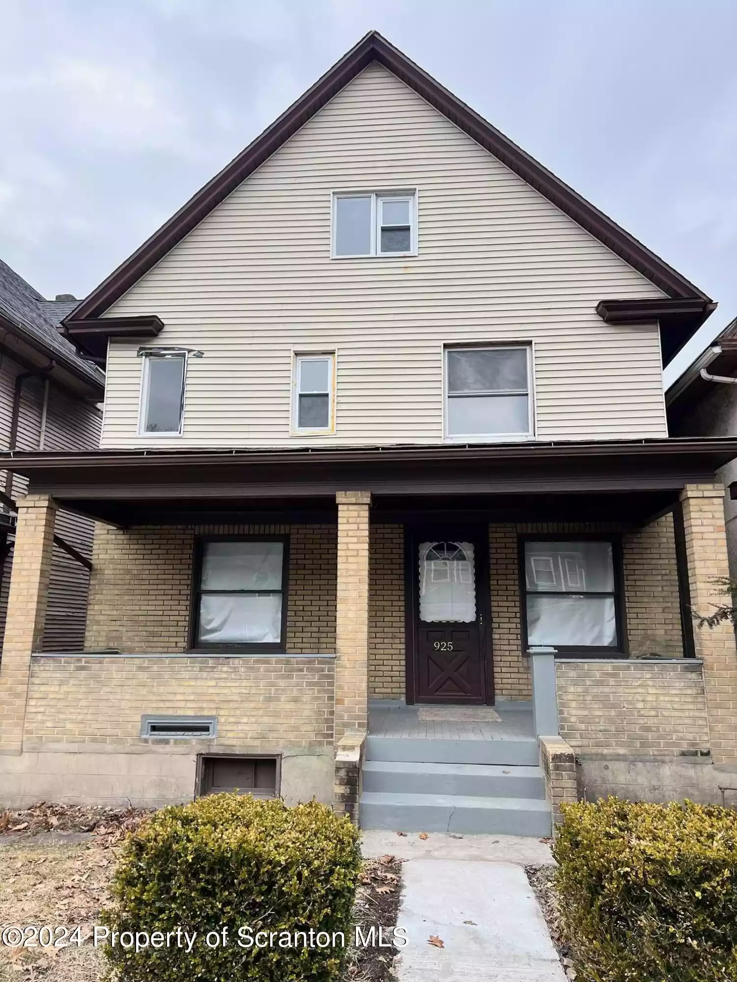 925 Madison Avenue, Scranton, Pennsylvania 18510, 5 Rooms Rooms,2 BathroomsBathrooms,Residential Lease,For Lease,Madison,GSBSC1028