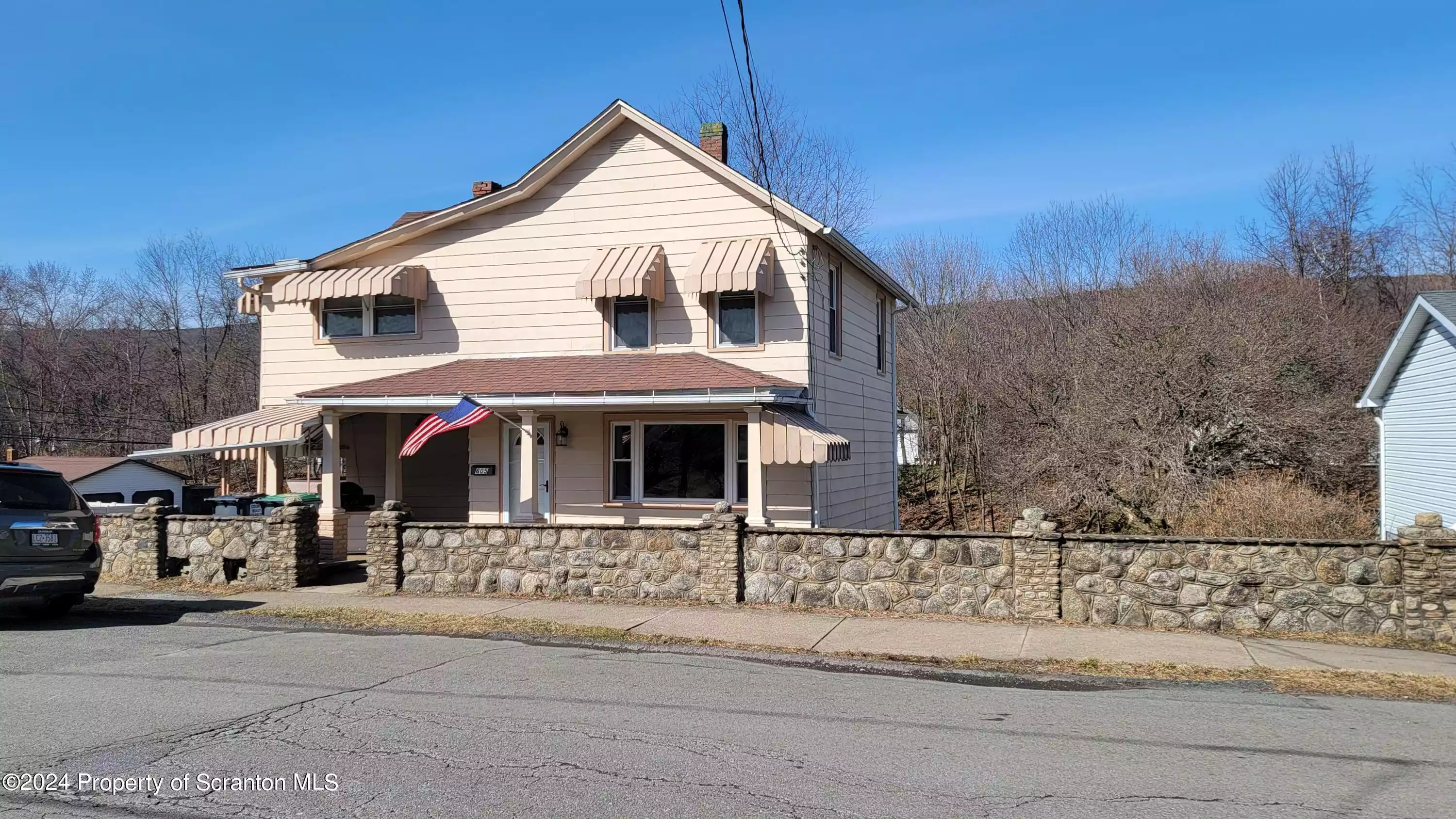 605 Hill Street, Mayfield, Pennsylvania 18433, 7 Rooms Rooms,2 BathroomsBathrooms,Residential,For Sale,Hill,GSBSC1277