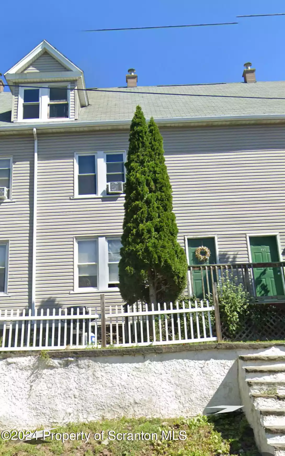 619 New York Street, Dunmore, Pennsylvania 18509, 7 Rooms Rooms,1 BathroomBathrooms,Residential Lease,For Lease,New York,GSBSC1425