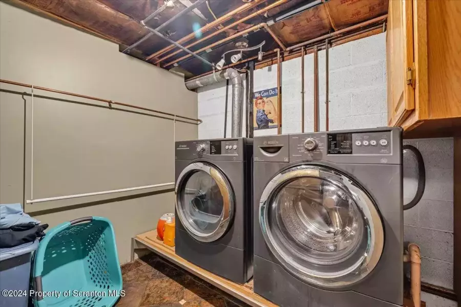 Laundry room (basement)