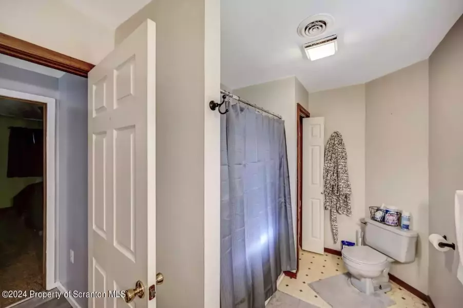 Upstairs - Full Bathroom
