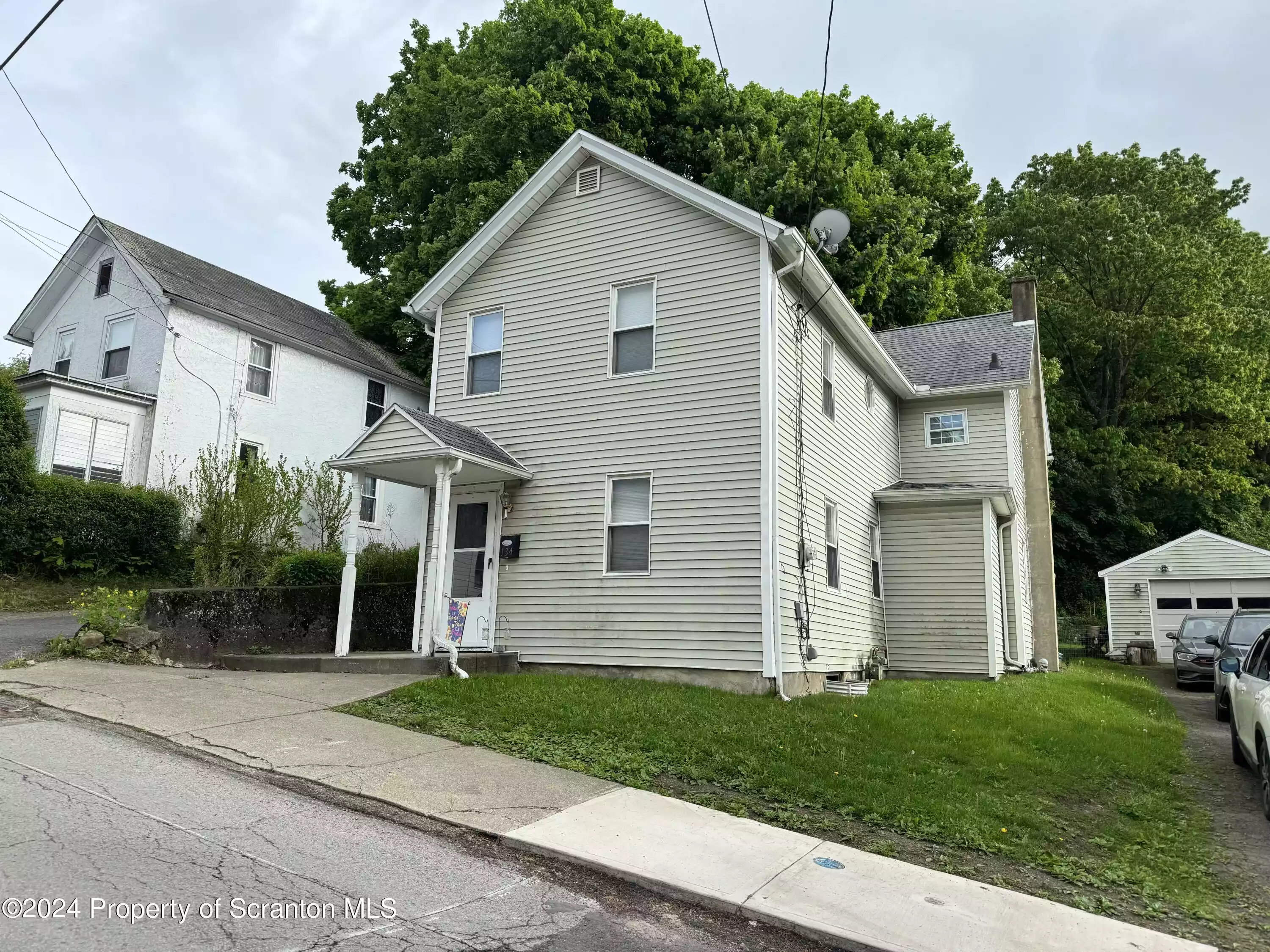 134 William Street, Dunmore, Pennsylvania 18510, 6 Rooms Rooms,2 BathroomsBathrooms,Residential,For Sale,William,GSBSC2581