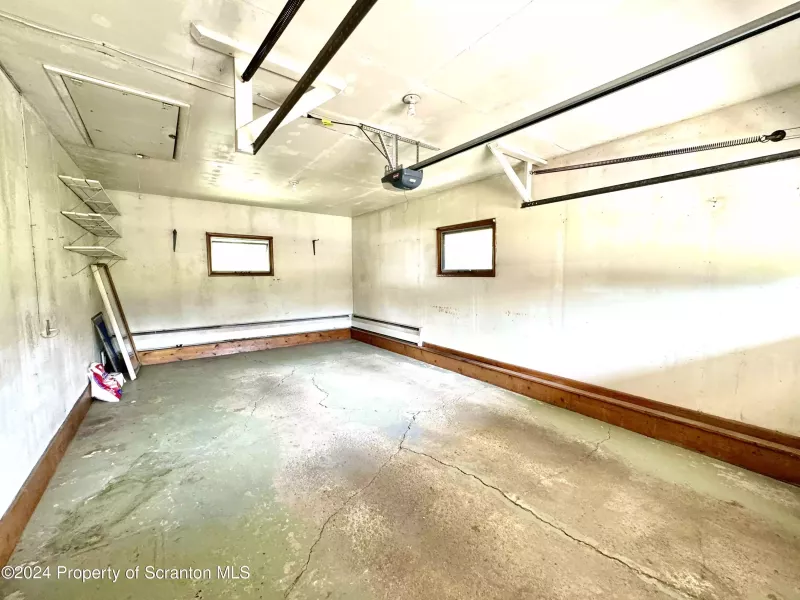 Garage w/attic access