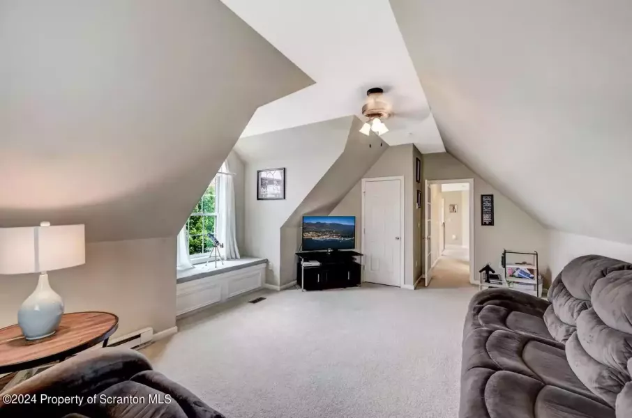 29 Landmark Dr 04 Large